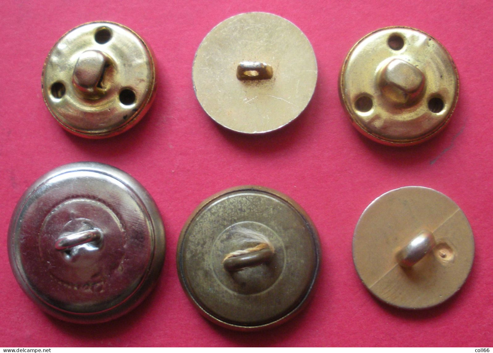 Lot De 6 Boutons Avec Armoiries Noblesse De Livrée Diamètre 2 & 1.5cm Divers Dos Scanné Buttons - Boutons