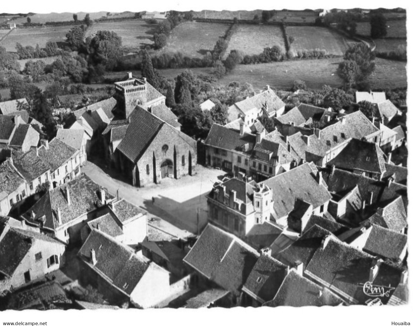 CPSM Vue Aérienne De L'Eglise - Montaigut En Combraille (63) - Montaigut