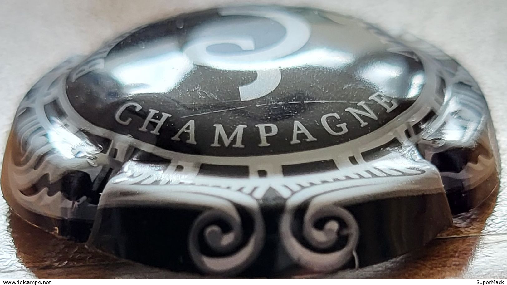 Capsule Champagne BILLECART-SALMON Série 03, Initiales Stylisées, Liseret Sur La Tranche, Noir & Argent Nr 56 - Billecart Salmon