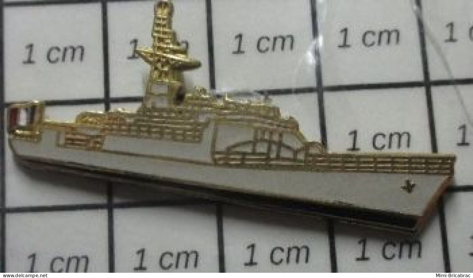 713M  Pin's Pins / Beau Et Rare / BATeaUX / NAVIRe DE GUERRE NON IDENTIFIE MARINE NATIONALE - Boten