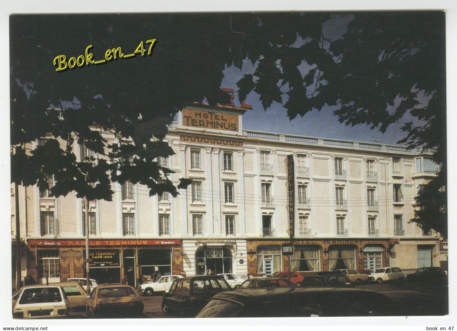 {87039} 56 Morbihan Lorient Hôtel Terminus De La Gare ; Bar Le Terminus ; Citroën DS CX Break , Renault R4 R12 ; Peugeot - Hotels & Gaststätten