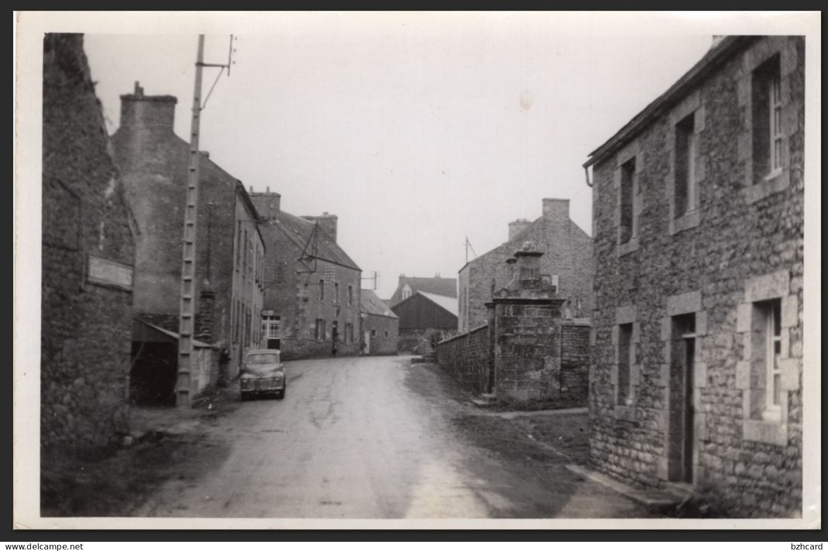 Saint Vougay : Une Vue Du Bourg  (très Rare ) - Saint-Vougay