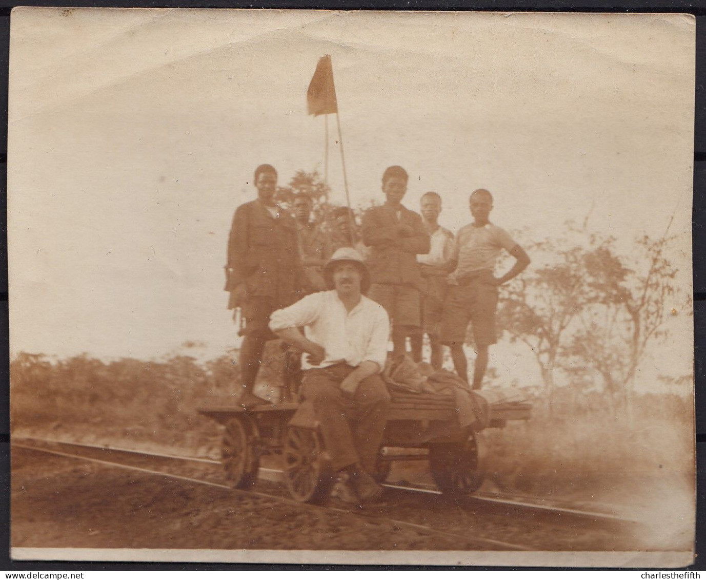 VIEILLE PHOTO CONGO BELGE 1928 - COLONIAL Et Ses Boys à BUKAMA - TRAVAUX AU CHEMIN DE FER BCK - ( Bas Congo Au Katanga ) - Old (before 1900)