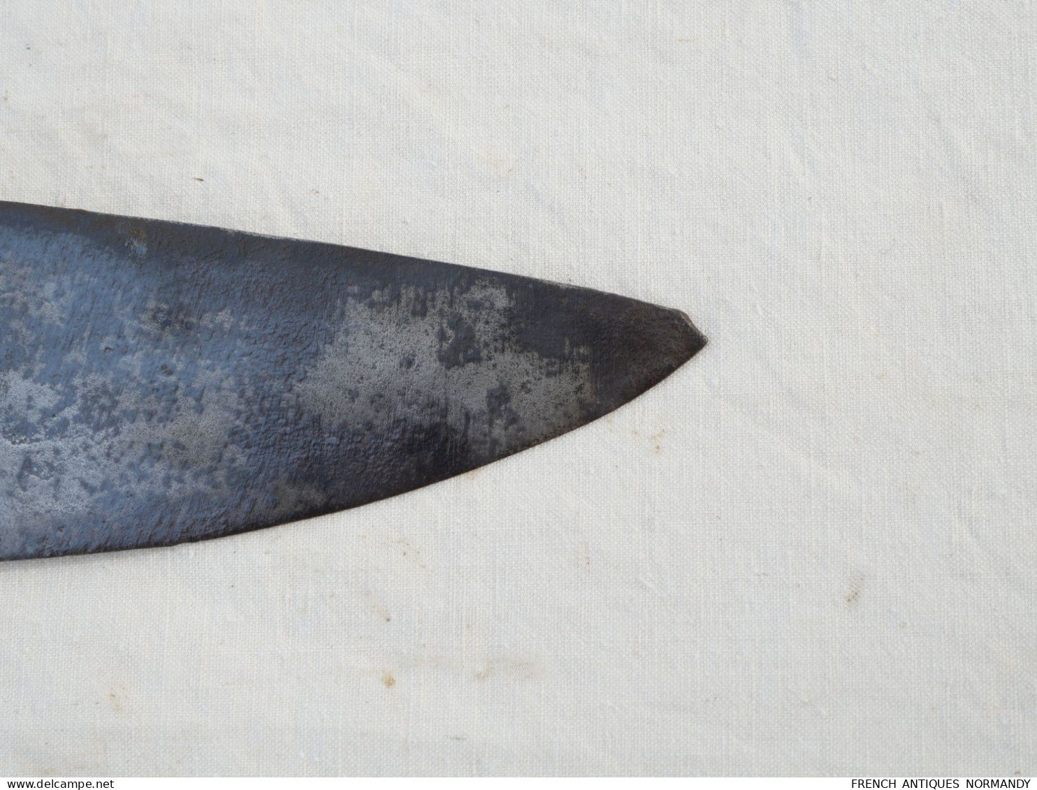Arme antique - lourde dague ou épée courte en fonte de fer monobloc - origine et époque inconnues