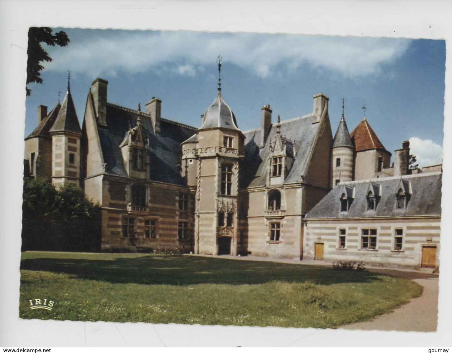 Ainay Le Vieil : Le Château, Cour Intérieure Côté Renaissance (cp Vierge N°18/128 Théojac) - Ainay-le-Vieil