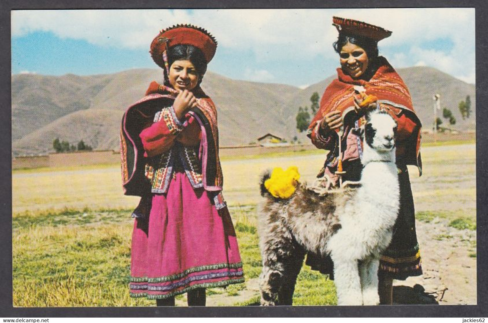 127706/ Region Of Cuzco, Young Shepherdesses With A Baby Llama - Perú