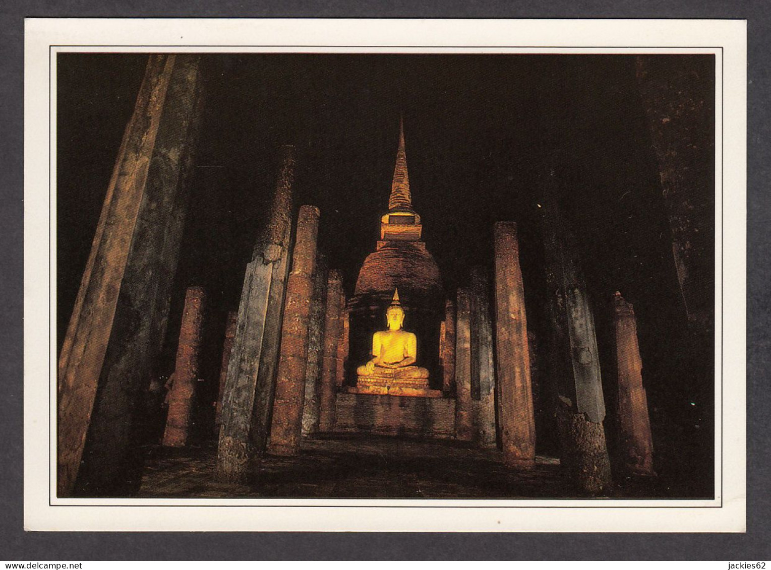 115907/ SUKOTHAI, Sukhothai Historical Park, An Ancient Buddha Image Glows From The Ruins - Tailandia