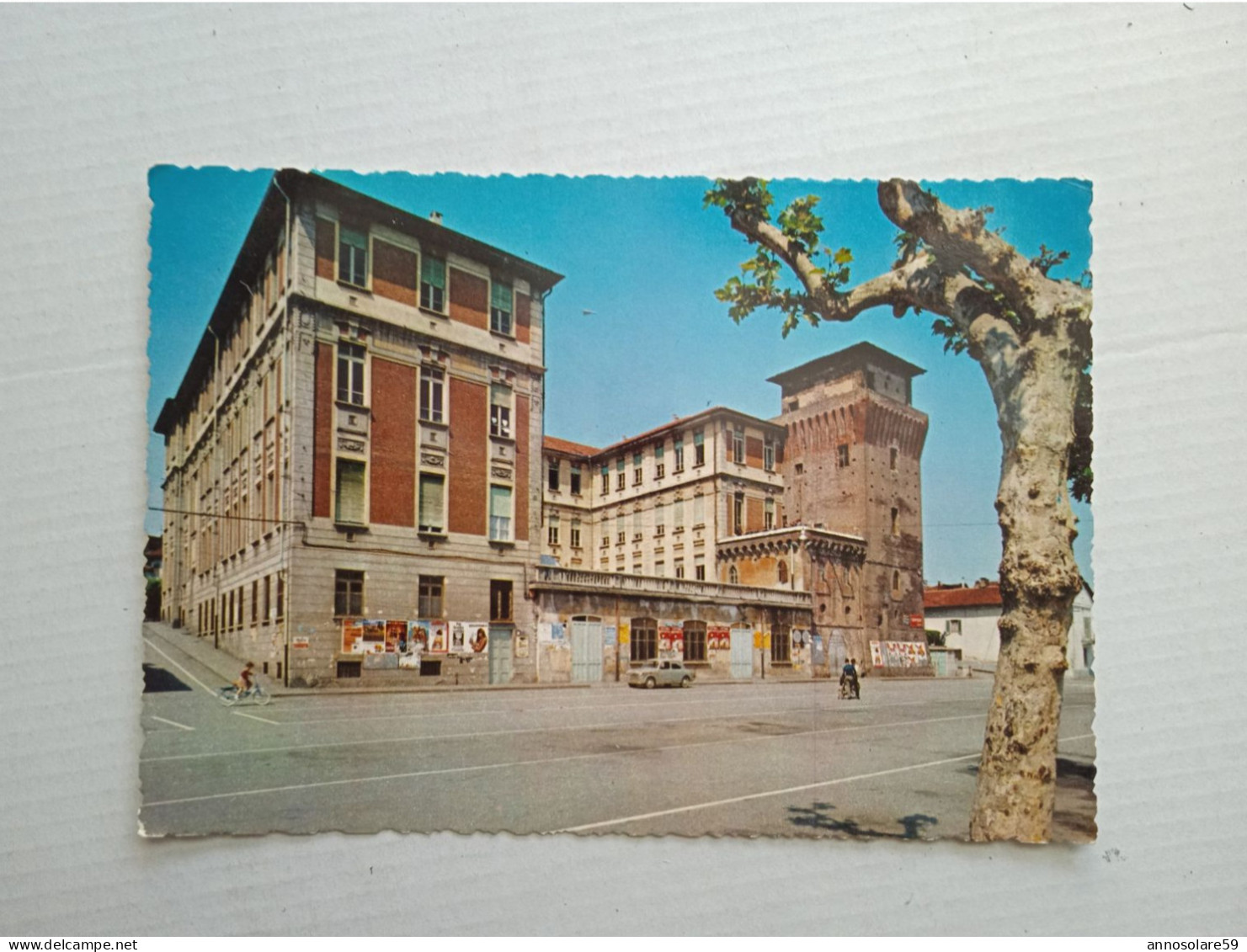 CARTOLINE: SETTIMO TORINESE - LA PIAZZA VITTORIO VENETO, LA SCUOLA - NON VIAGGIATA - F/G - COLORI - LEGGI - Rivoli