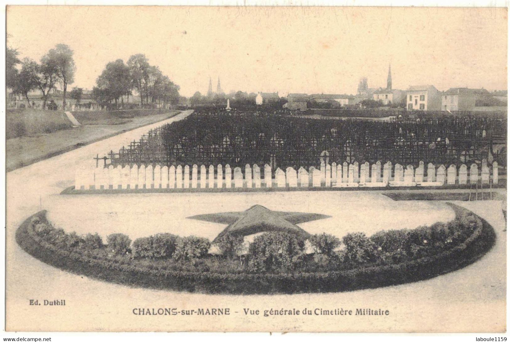 51 CHALONS SUR MARNE : VUE GENERALE DU CIMETIERE MILITAIRE - CIRCULEE MILITARIA  223e ARTILLERIE VERS CASTELNAUDARY - Cimetières Militaires