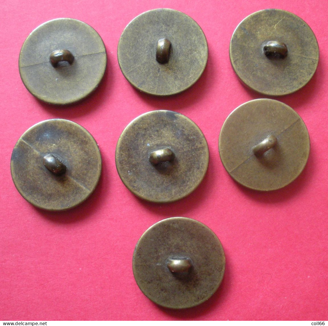 7 Boutons Chevalier Armé Entouré De 16 Blasons Armoiries Marqué 486 Diamètre 2,2 Cm Dos Scanné Buttons Cu - Boutons