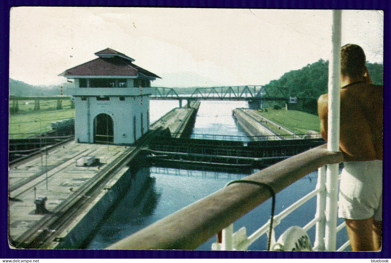 Ref 1639 - 1962 Postcard - USA Canal Zone To New Zealand - Insufficient Postage Cachet - Kanalzone