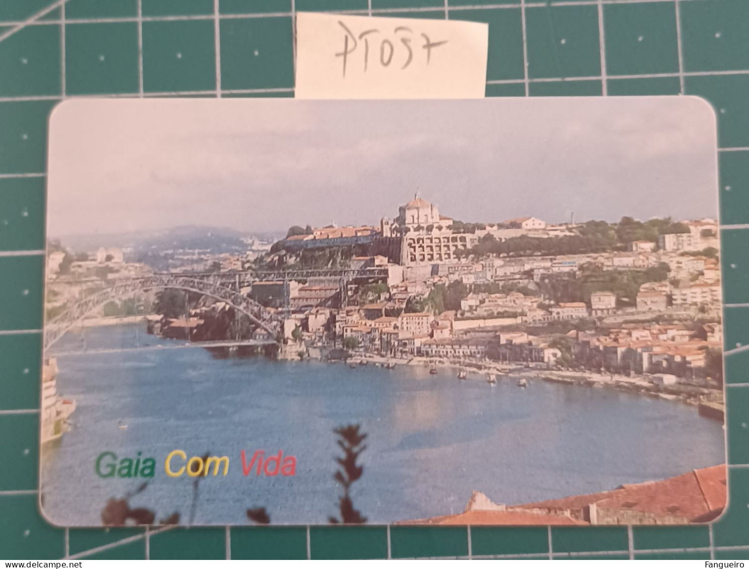 PORTUGAL PHONECARD USED PT057 GAIA COM VIDA - Portogallo