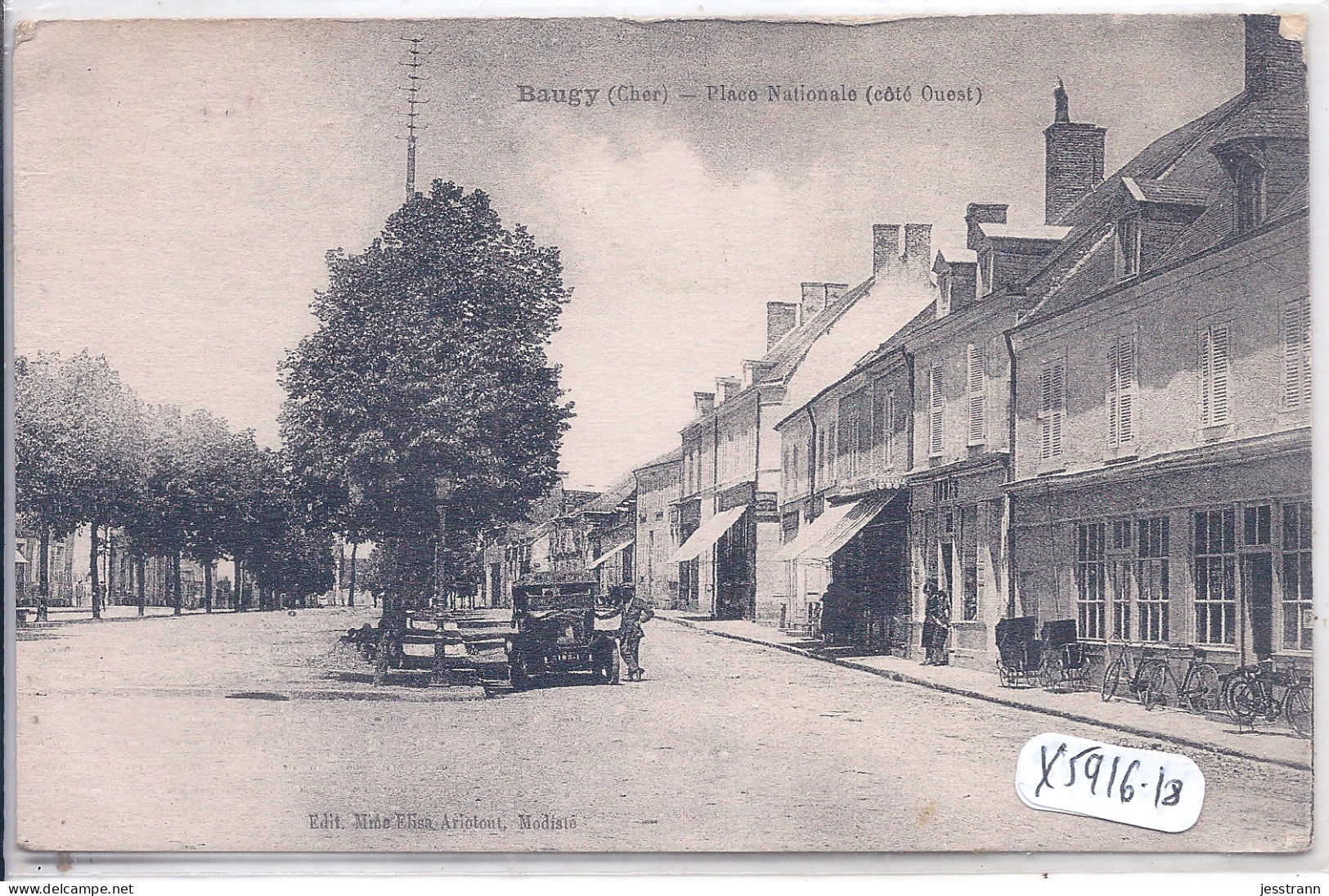 BAUGY- PLACE NATIONALE- COTE OUEST- BELLE AUTOMOBILE - Baugy