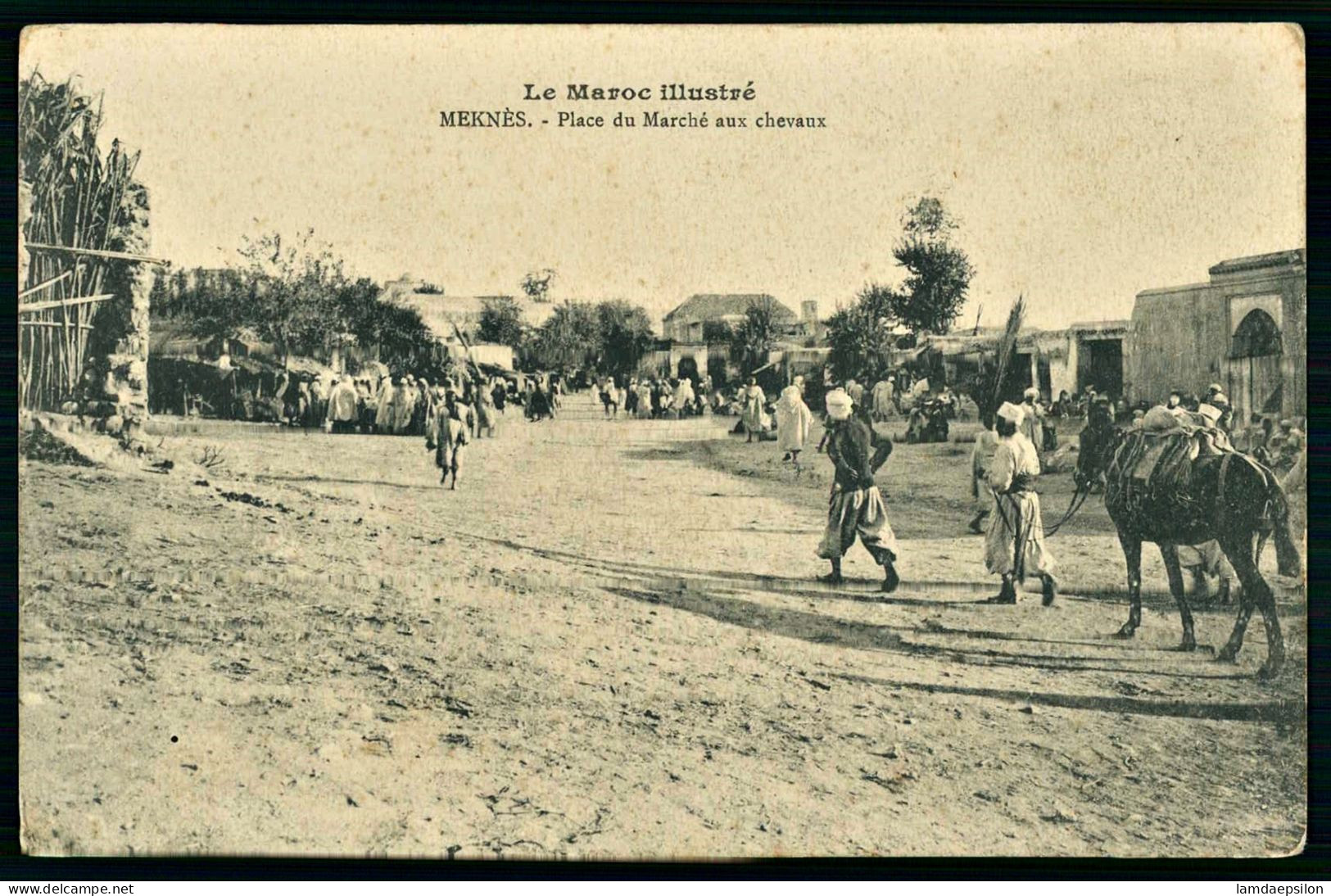 A68  MAROC CPA MEKNES - PLACE DU MARCHÉ AUX CHEVAUX - Collections & Lots