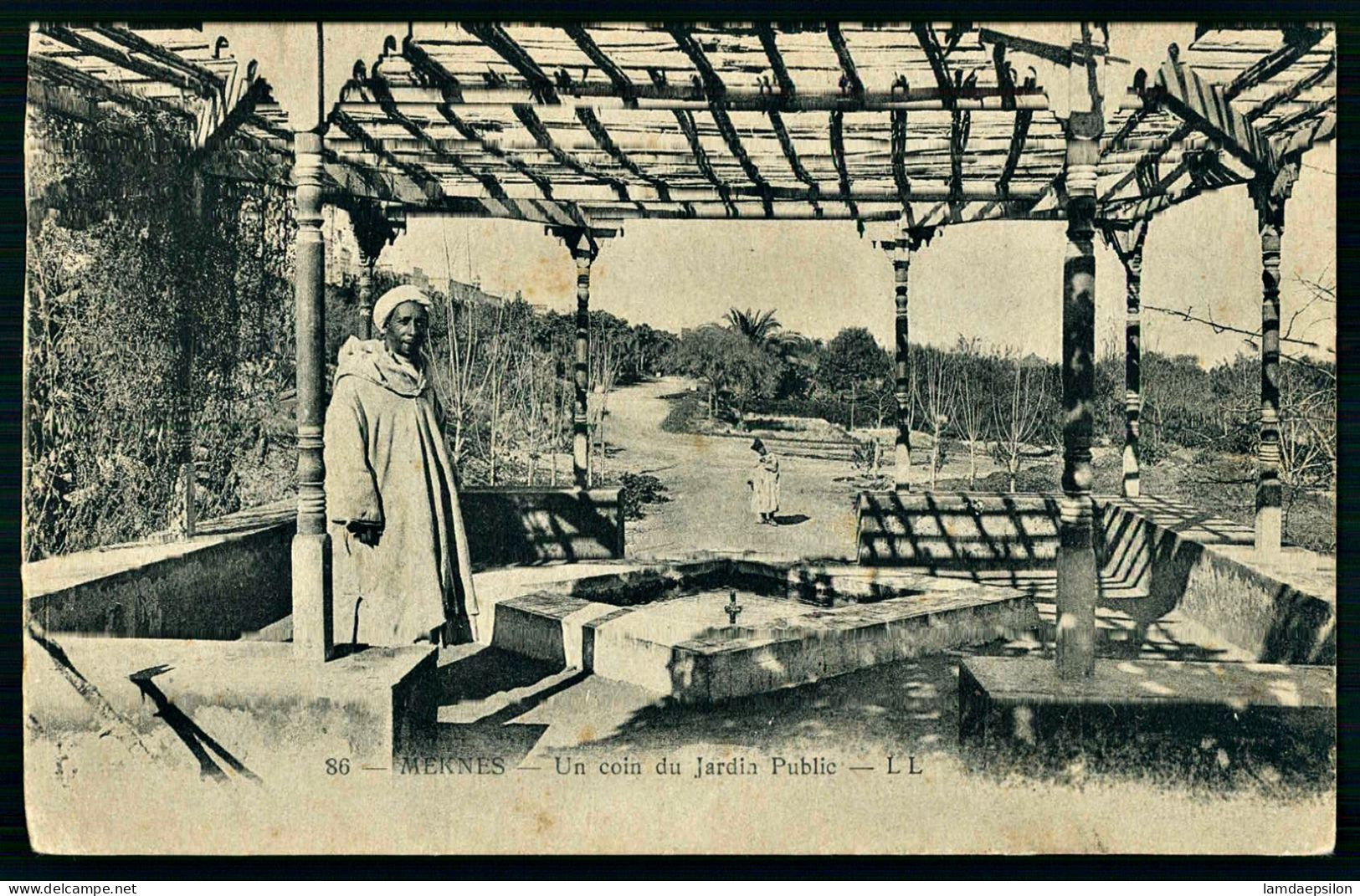 A68  MAROC CPA MEKNES - UN COIN DU JARDIN PUBLIC - Verzamelingen & Kavels