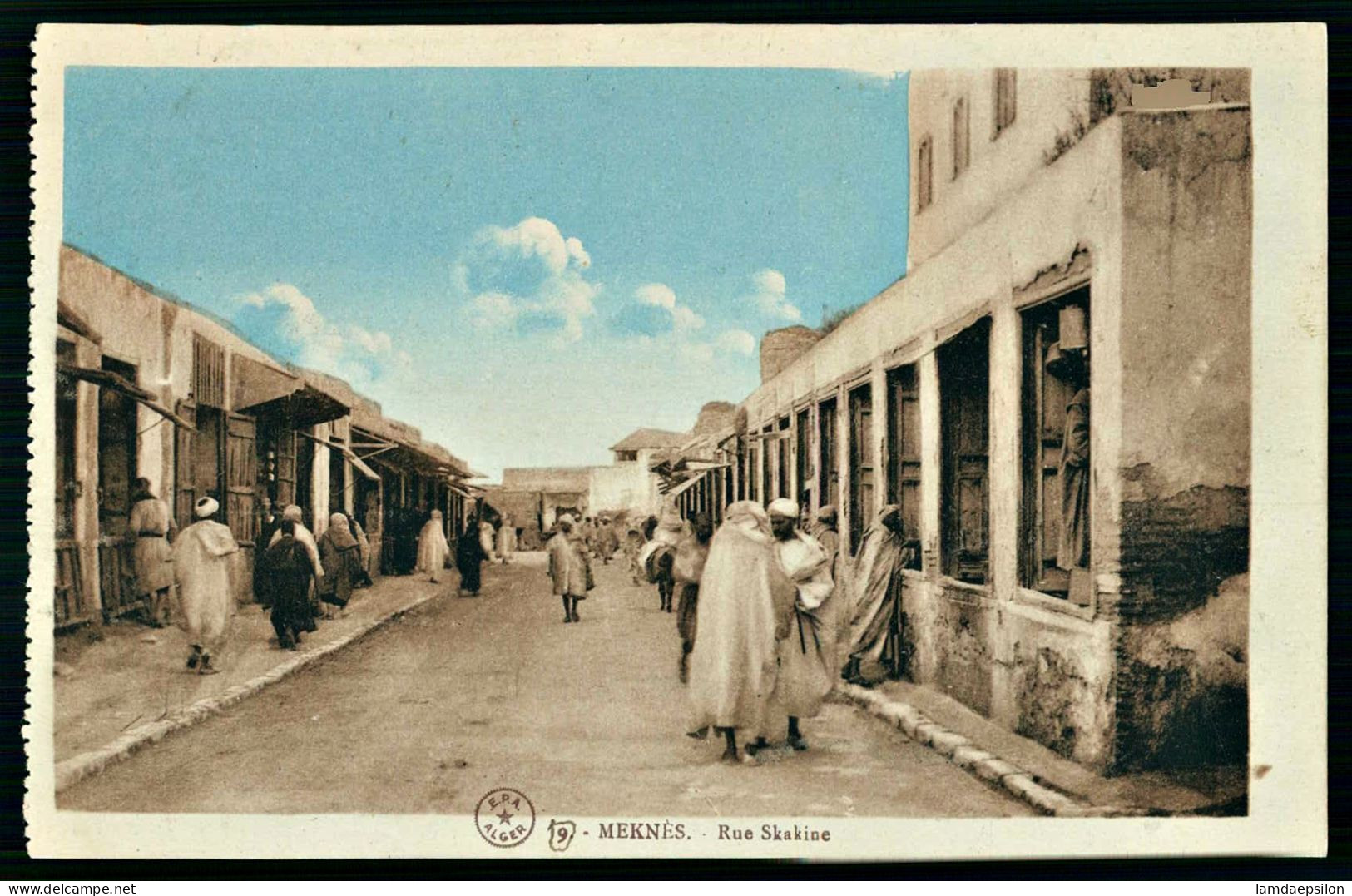 A68  MAROC CPA MEKNES - RUE SKAKINE - Verzamelingen & Kavels