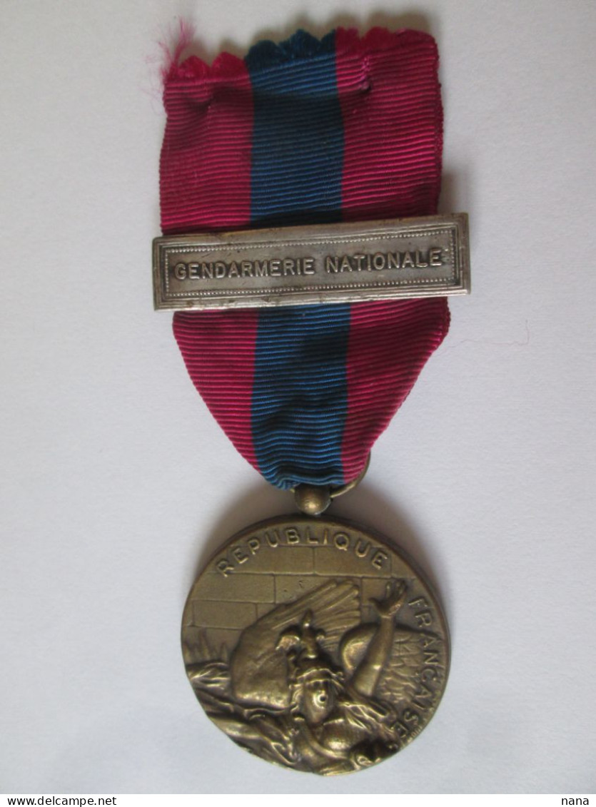 France Medaille:Gendarmerie Nationale Avec Ruban/France Medal:National Gendarmerie With Ribbon - France