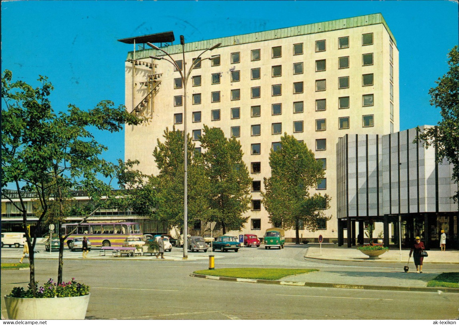 Wolfsburg Rathaus (Gebäude-Ansicht), Bus Autos U.a. VW Käfer 1972 - Wolfsburg