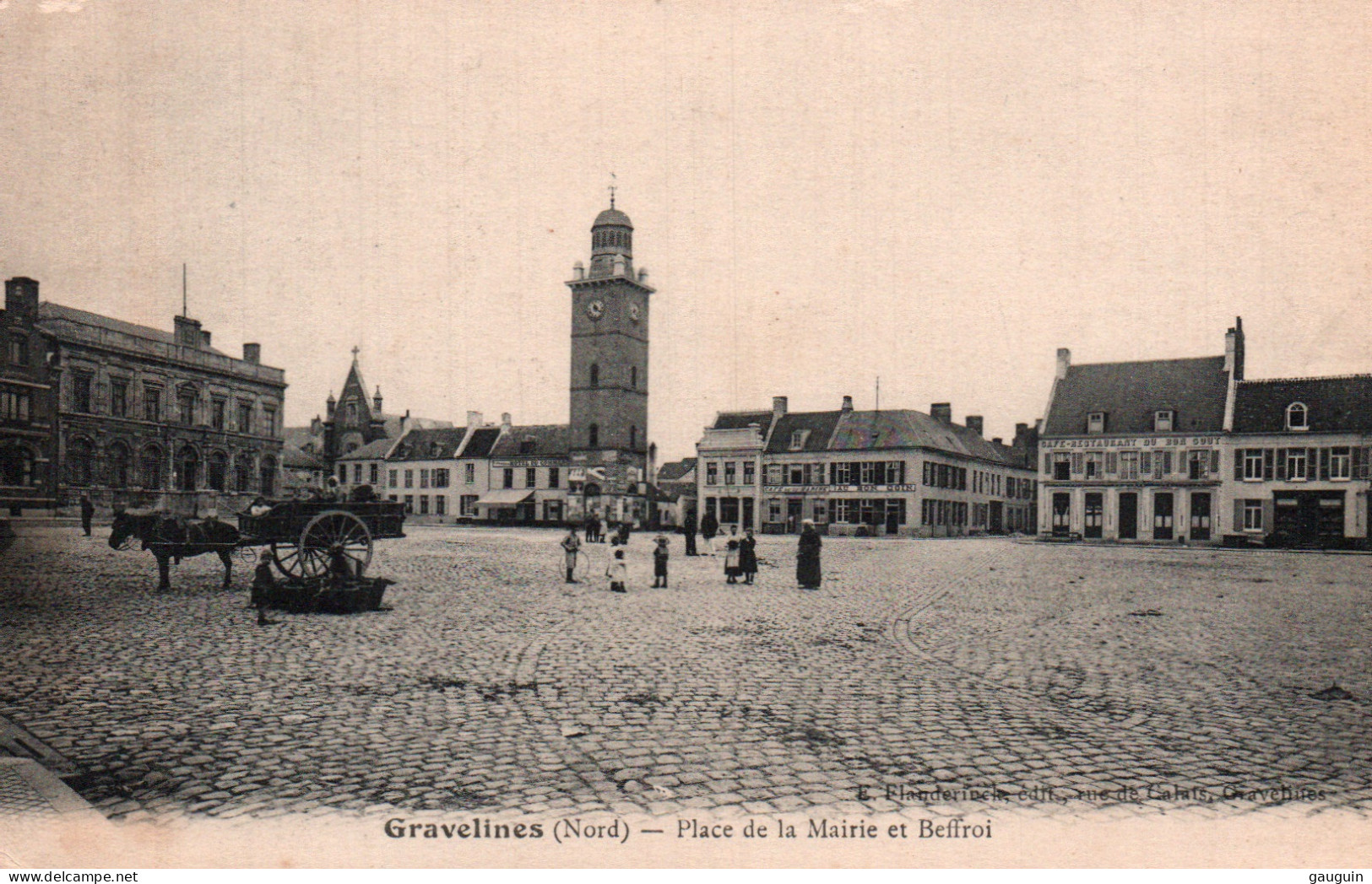 CPA - GRAVELINES - Place De La Mairie Et Beffroi - Edition E.Flanderinck - Gravelines