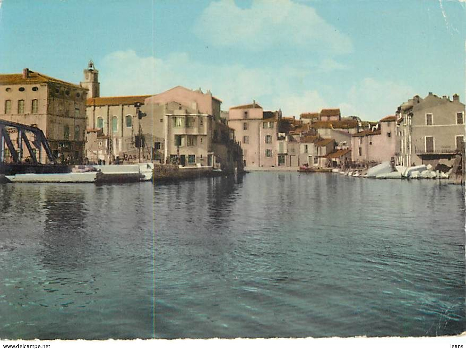 DEPARTEMENT DES BOUCHES DU RHONE (13) - LOT DE 110 CARTES POSTALES SEMI-MODERNES