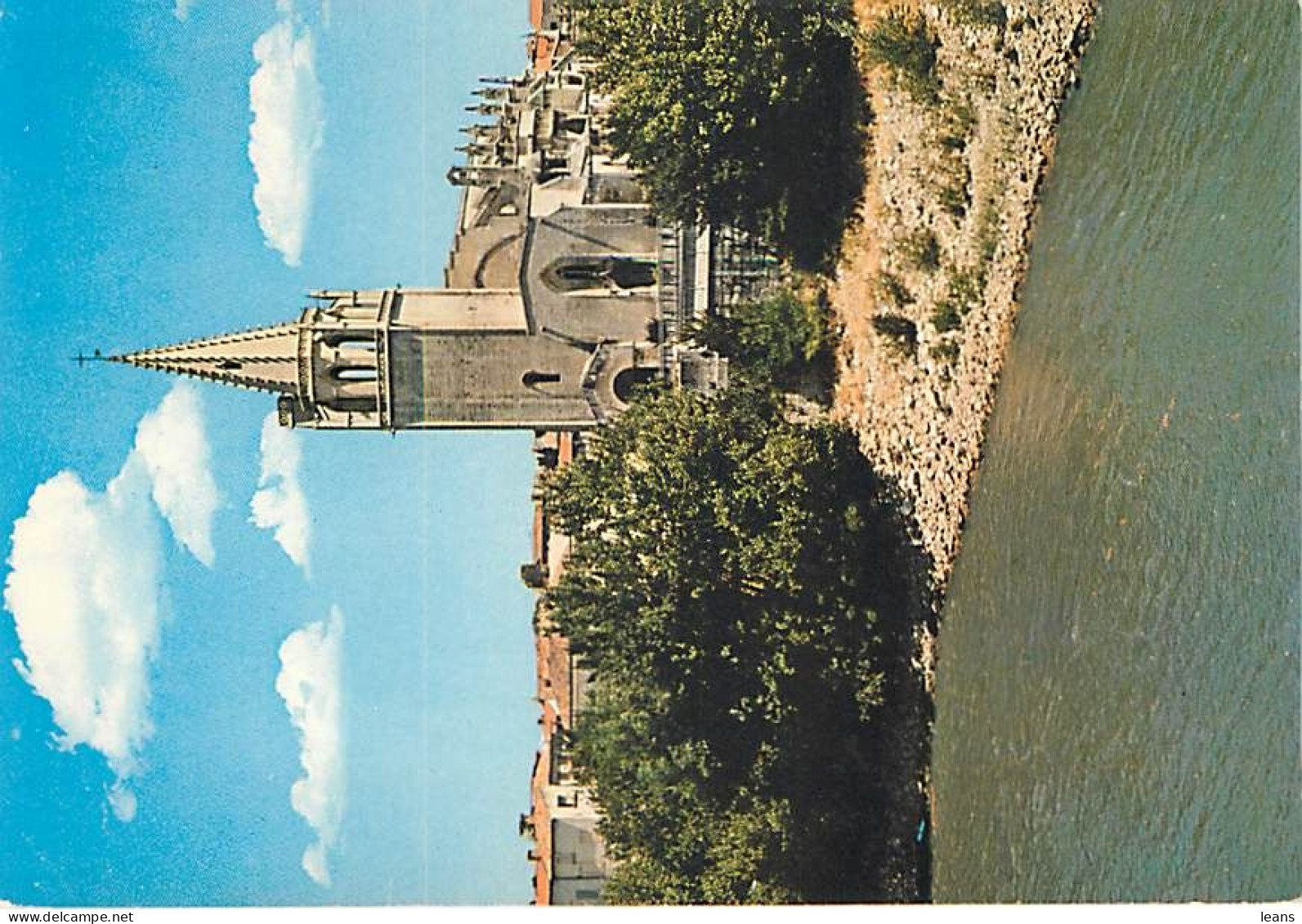 DEPARTEMENT DES BOUCHES DU RHONE (13) - LOT DE 110 CARTES POSTALES SEMI-MODERNES