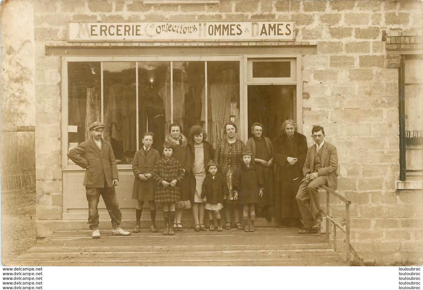 CARTE PHOTO MERCERIE CONFECTIONS HOMMES DAMES LIEU NON IDENTIFIE - Te Identificeren