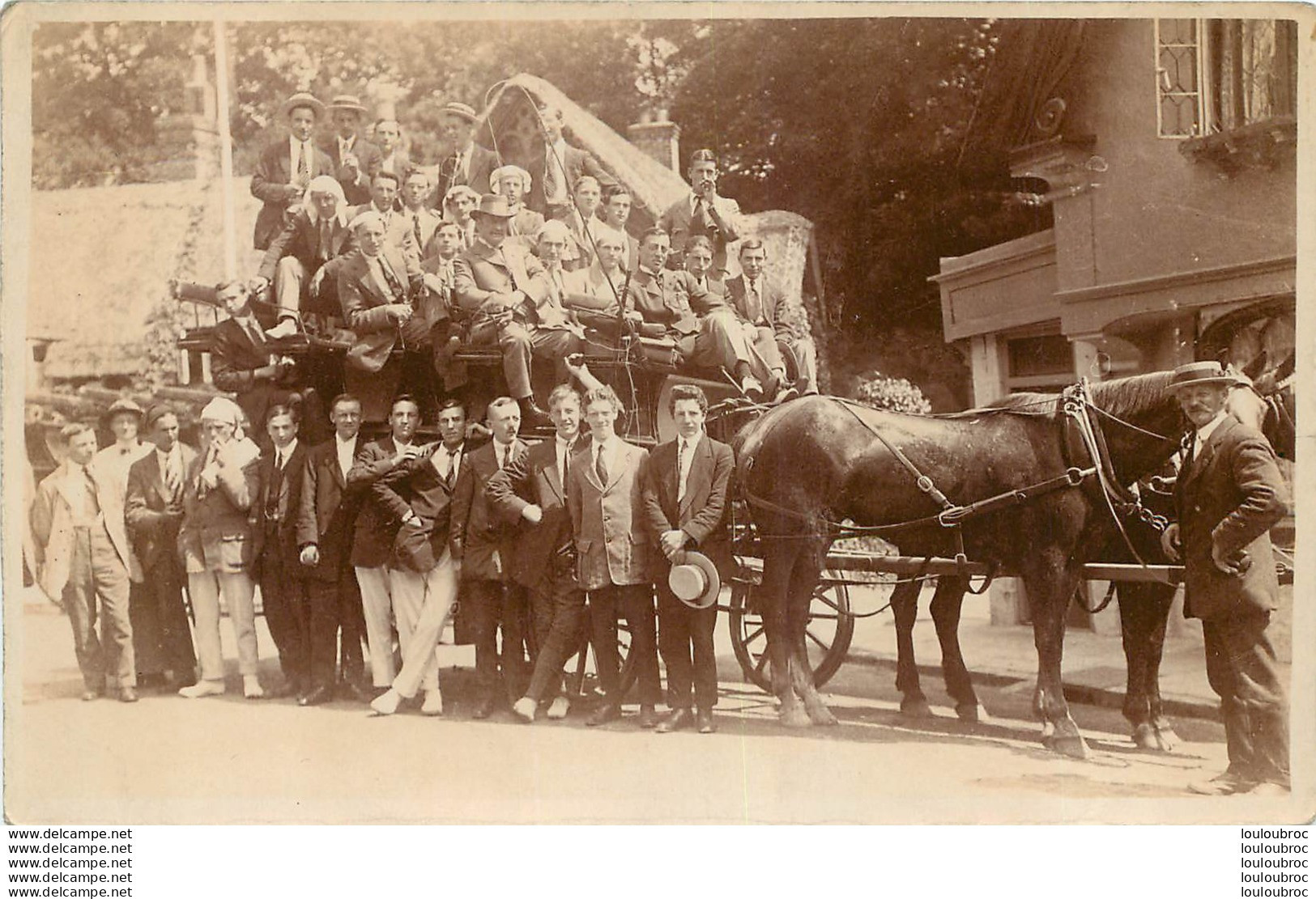 CARTE PHOTO GROUPE DE PERSONNES LIEU NON IDENTIFIE - To Identify