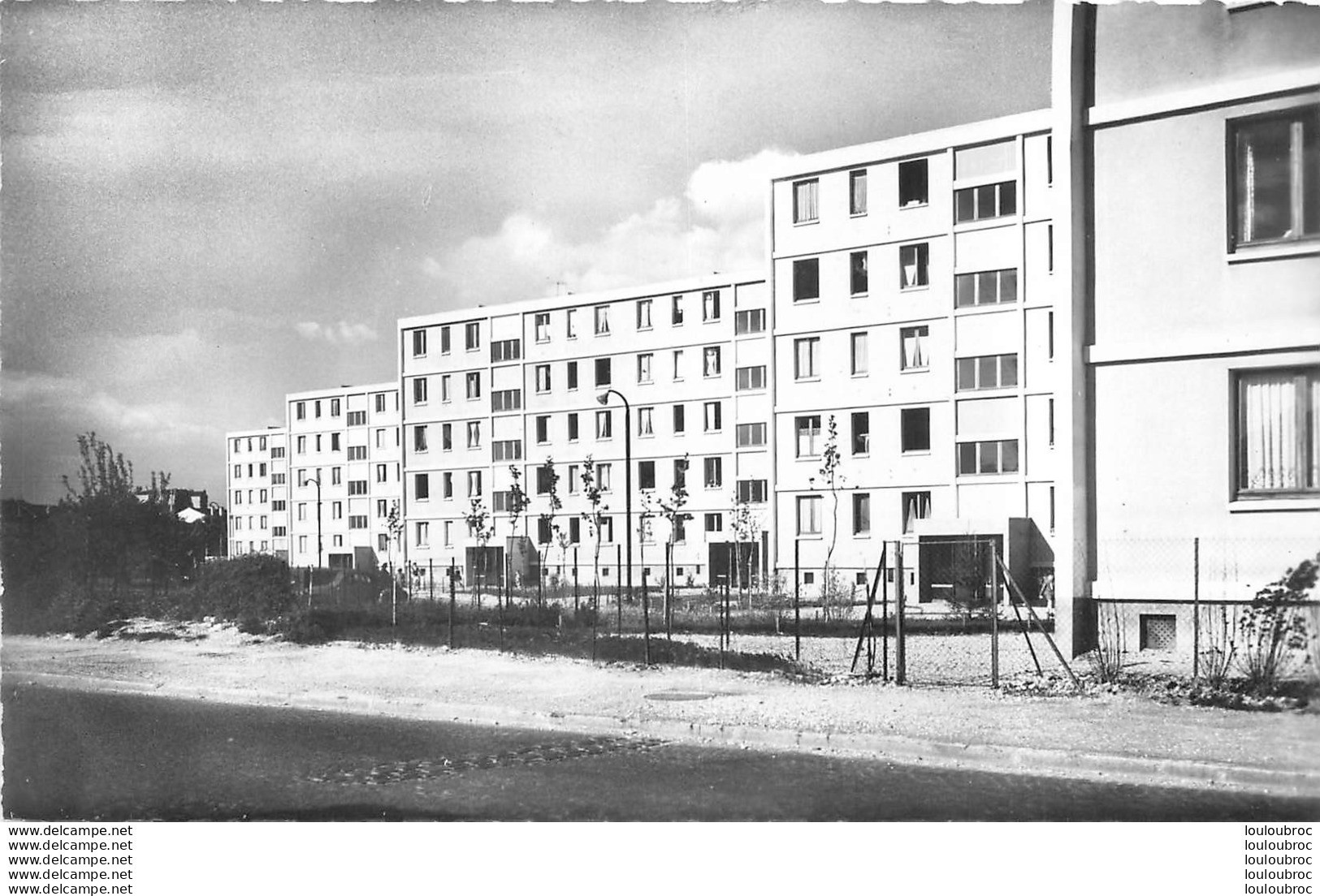 BOBIGNY H.L.M. CITE ESPACES VERTS - Bobigny