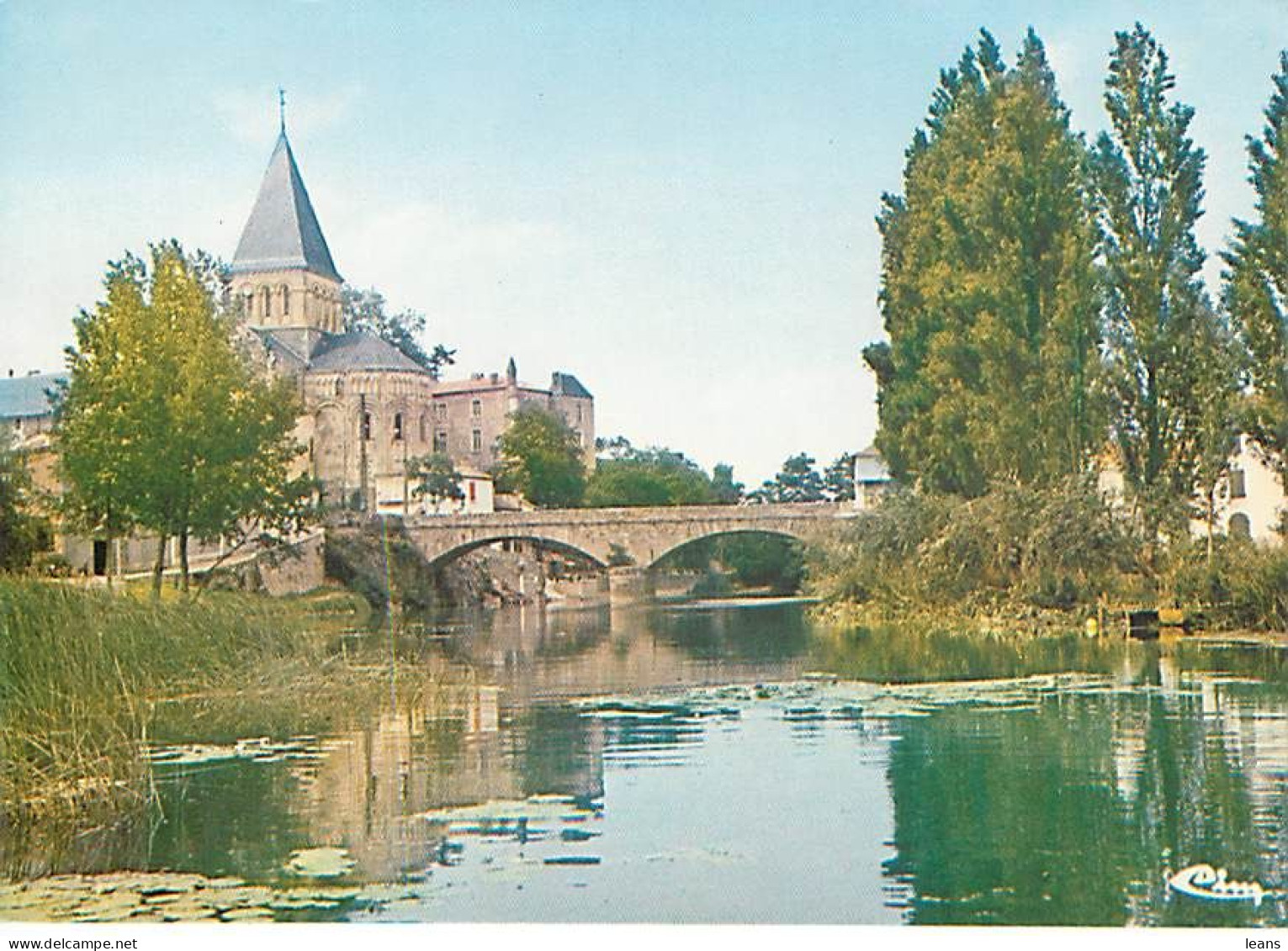 DEPARTEMENT DE LA VENDEE (85) - LOT DE 110 CARTES POSTALES SEMI-MODERNES