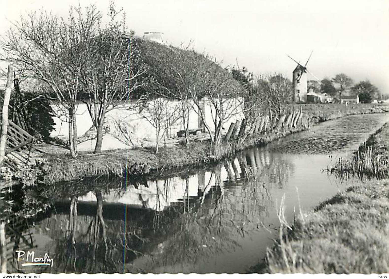 DEPARTEMENT DE LA VENDEE (85) - LOT DE 110 CARTES POSTALES SEMI-MODERNES