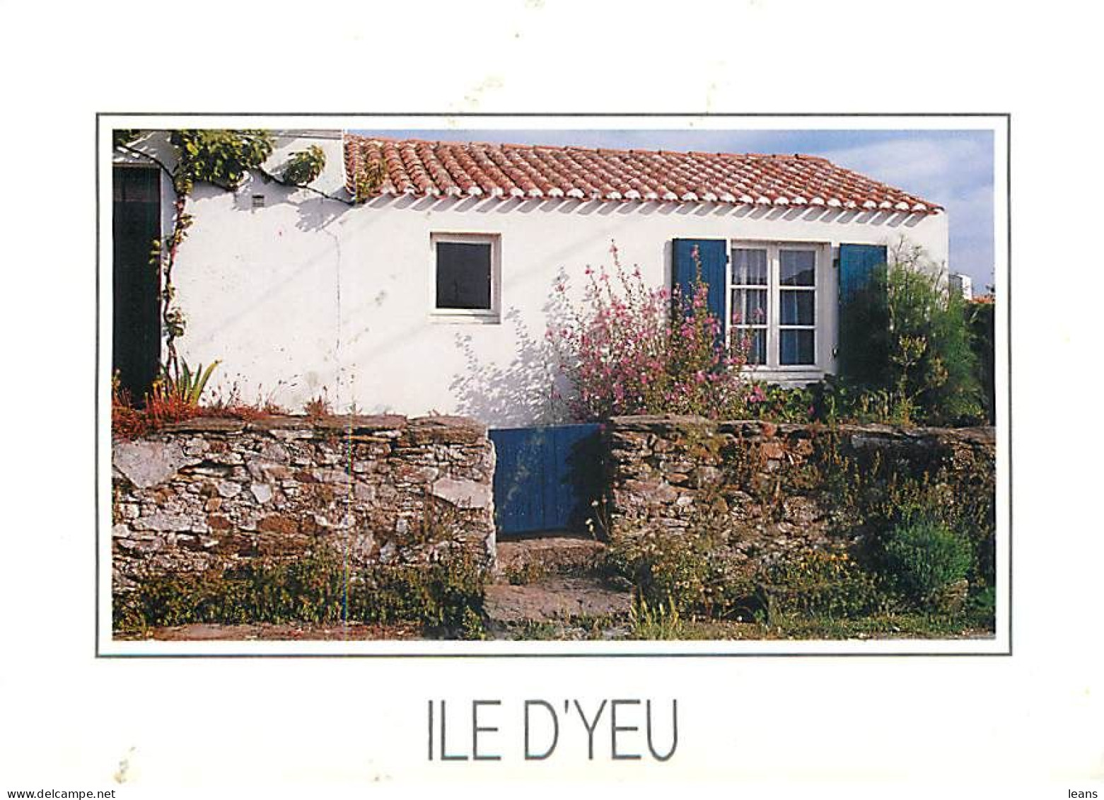 DEPARTEMENT DE LA VENDEE (85) - LOT DE 110 CARTES POSTALES SEMI-MODERNES