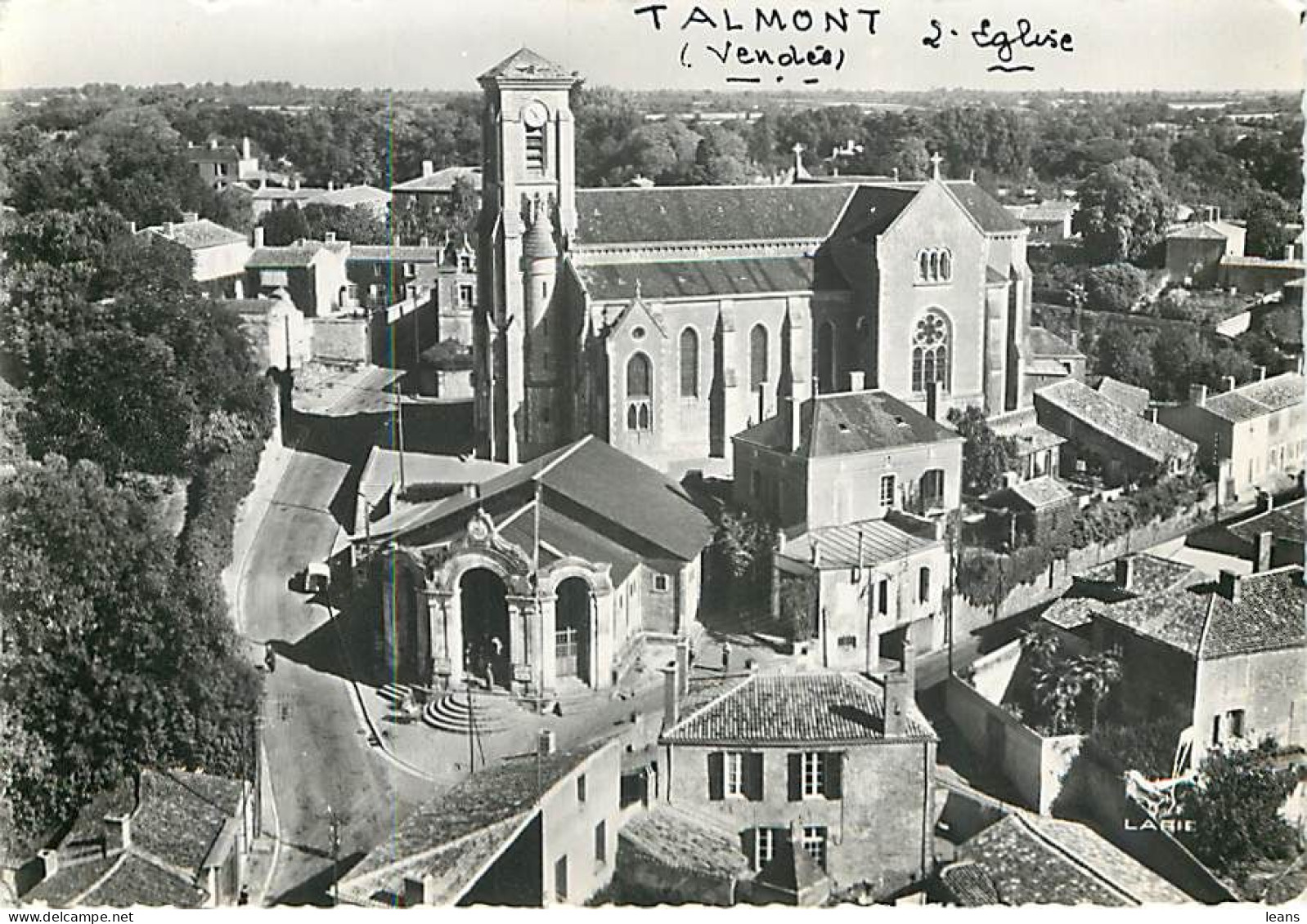 DEPARTEMENT DE LA VENDEE (85) - LOT DE 110 CARTES POSTALES SEMI-MODERNES