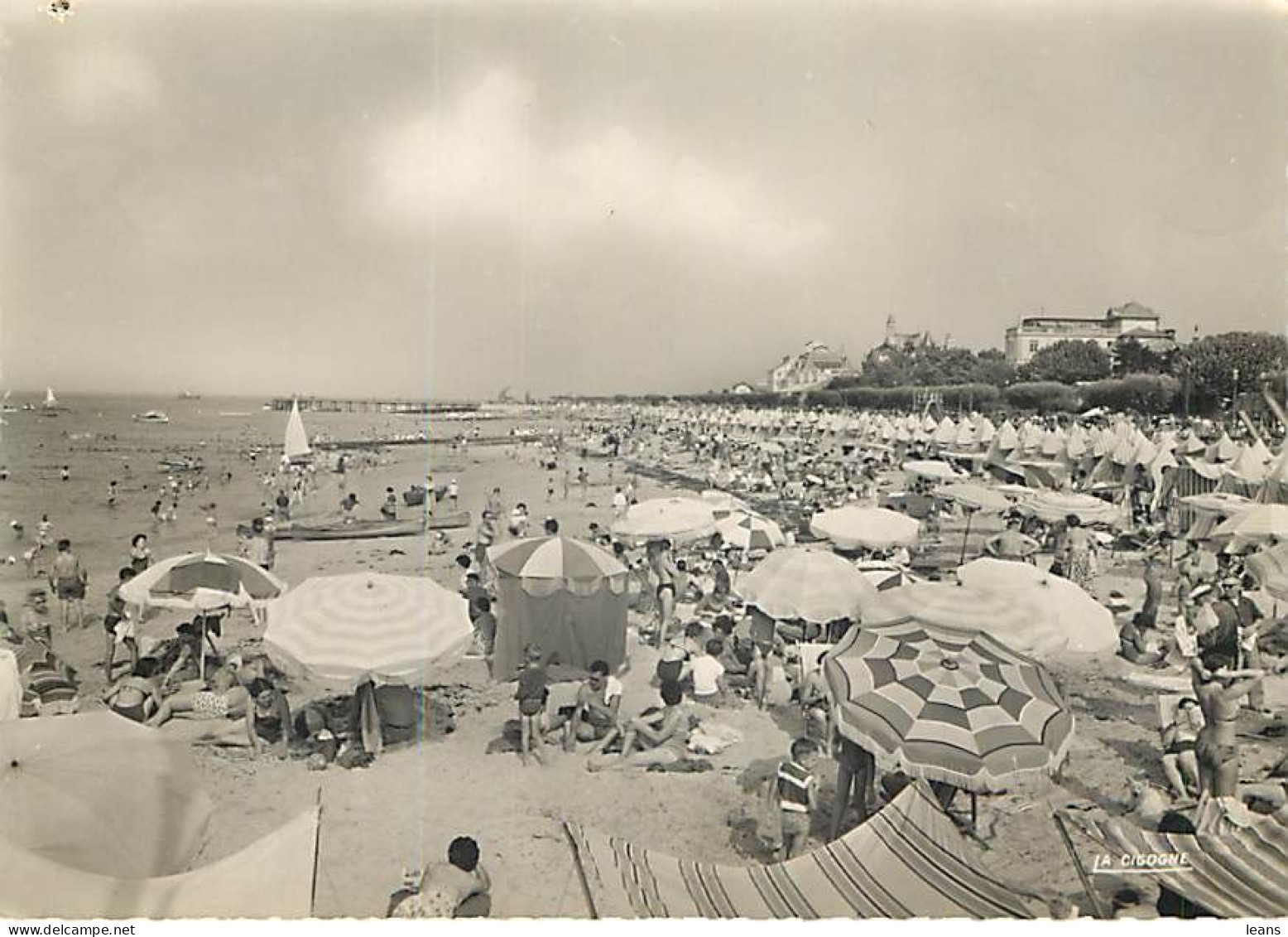 DEPARTEMENT DE LA GIRONDE (33)  - LOT DE 110 CARTES POSTALES SEMI-MODERNES