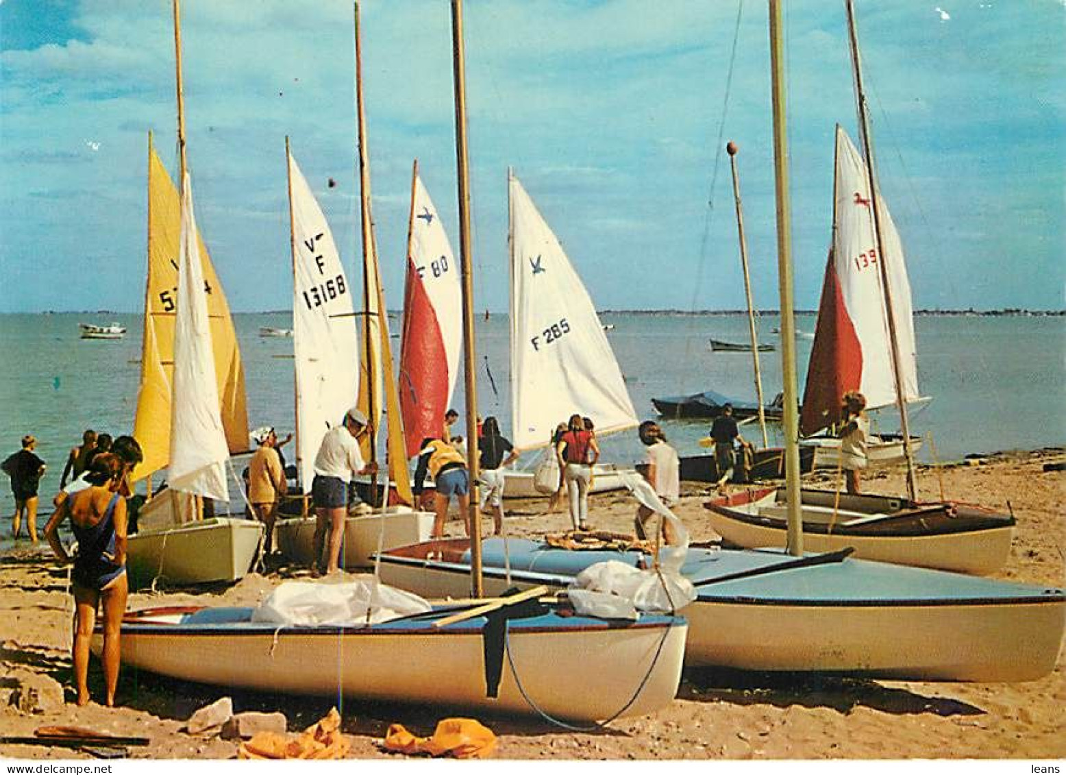 ILE D'OLERON   - LOT DE 110 CARTES POSTALES SEMI-MODERNES