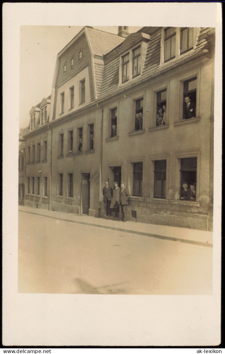 Ansichtskarte Meerane Bewohner Vor Haus 1917 - Meerane