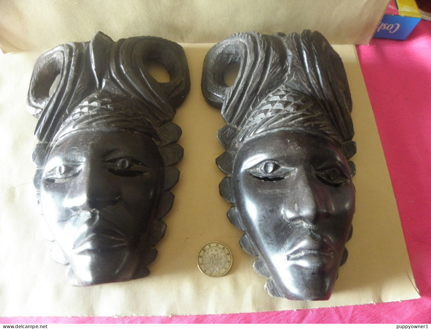 2 Masques Africains En Ebene Sculptés à La Main - Arte Africano
