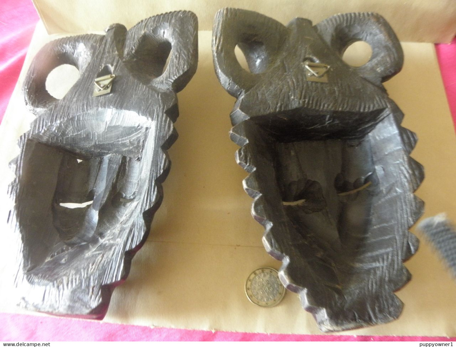 2 Masques Africains En Ebene Sculptés à La Main - Afrikaanse Kunst