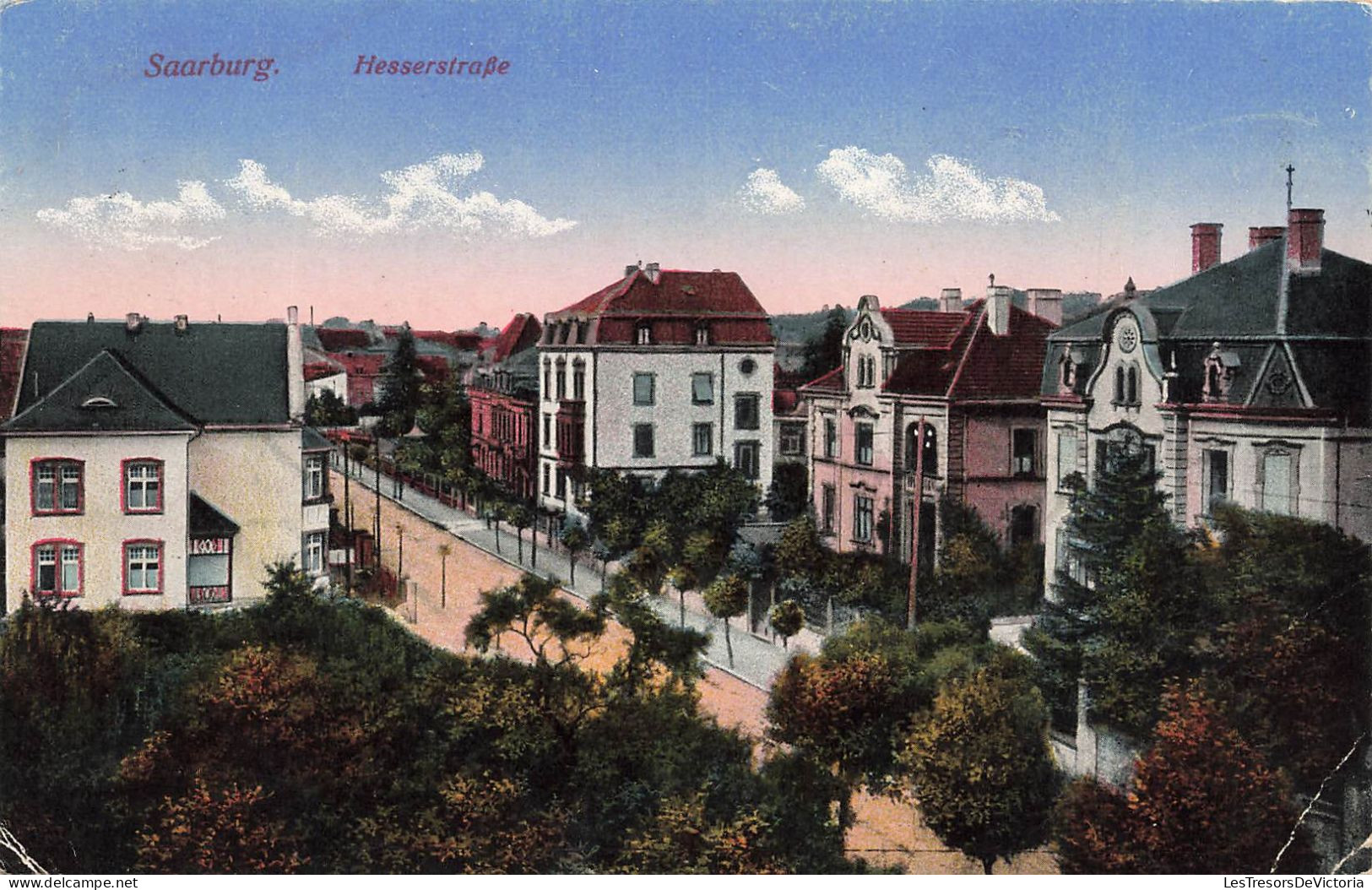 ALLEMAGNE - Saarburg - HesserstraBe - Vue Générale De La Ville - Plusieurs Maisons - Une Route - Carte Postale Ancienne - Saarburg
