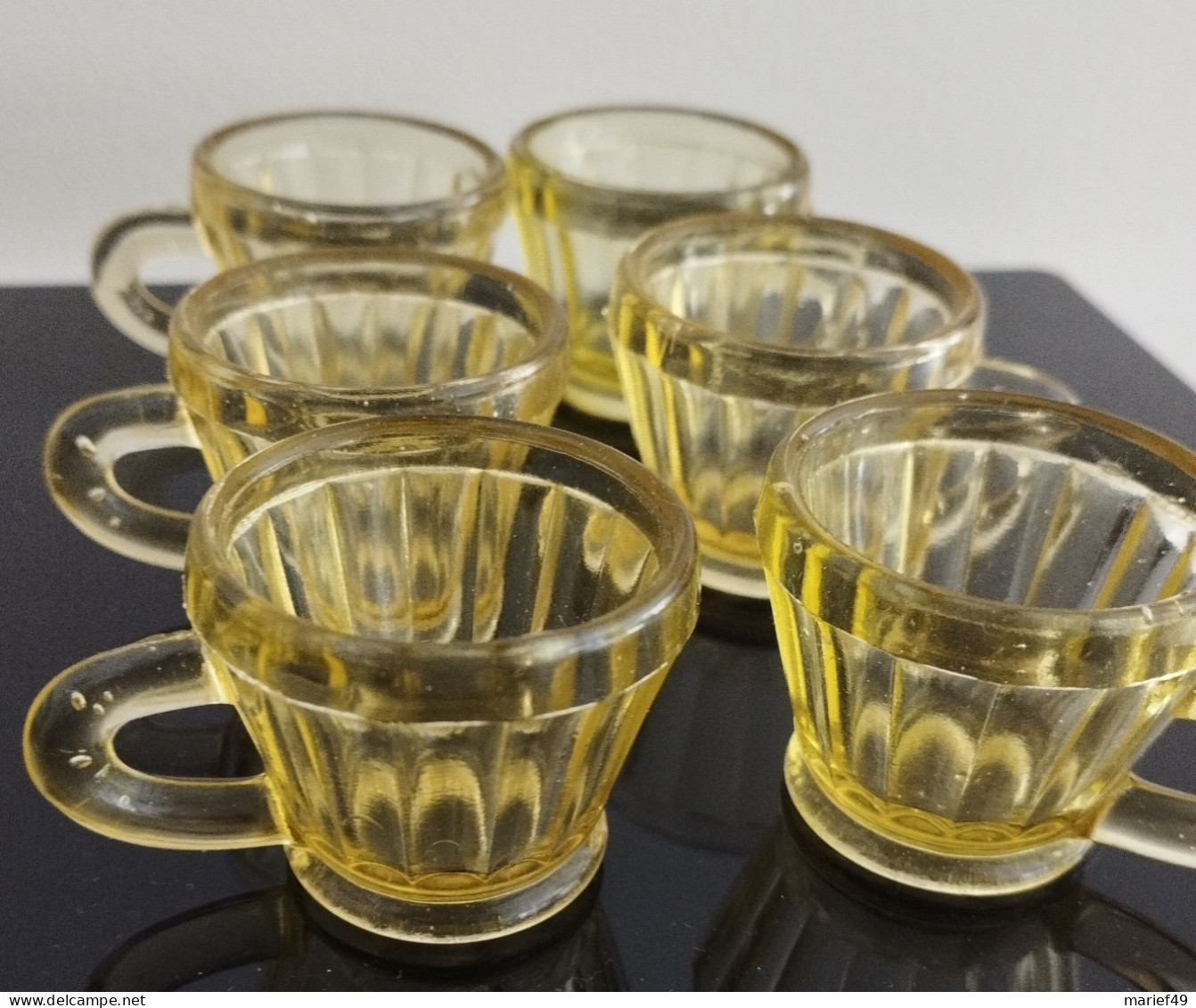 VERRES A LIQUEUR ANCIENS, VERRE TEINTÉ JAUNE - Art Nouveau / Art Déco