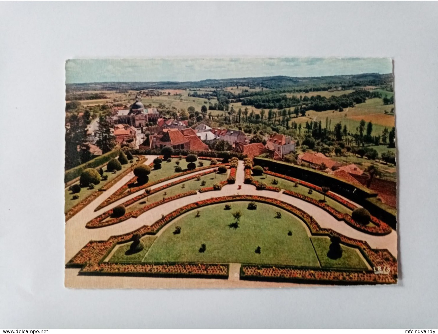 Carte Postale - Vus Du Château De Hautefort, Les Terrasses, Le Village Et L'Hospice     (2ig) - Hautefort