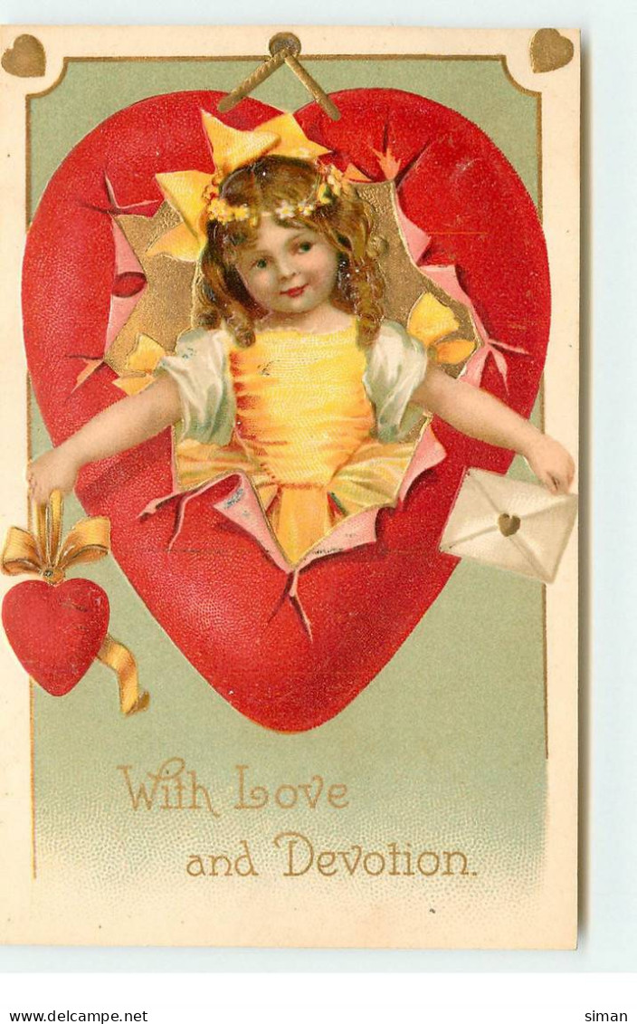 N°17018 - Carte Gaufrée - Clapsaddle - With Love And Devotion - Jeune Fille Sortant D'un Coeur - Valentijnsdag