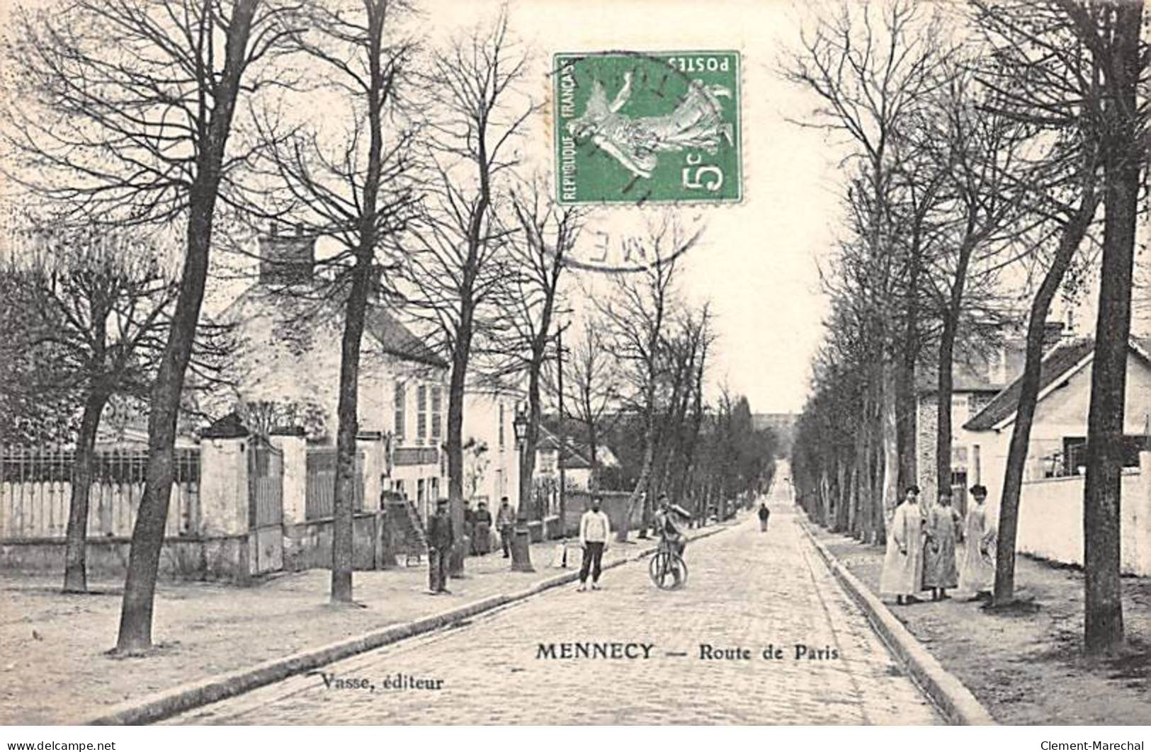 MENNECY - Route De Paris - Très Bon état - Mennecy