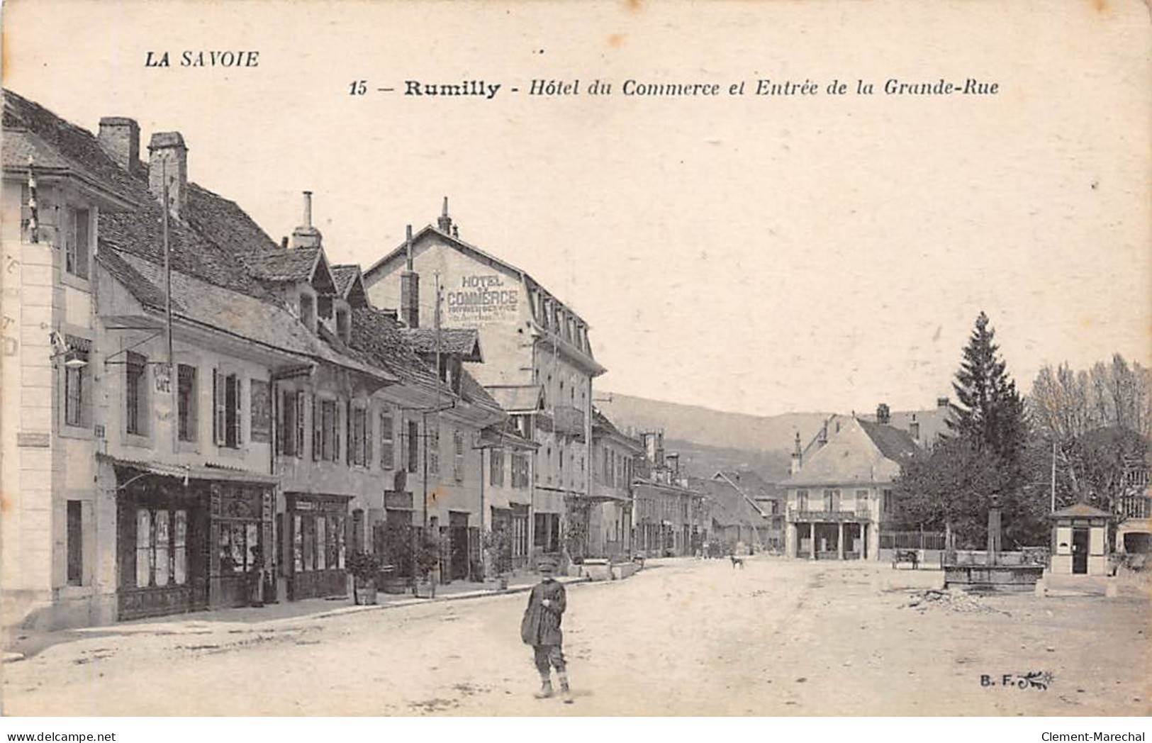 RUMILLY - Hôtel Du Commerce Et Entrée De La Grande Rue - Très Bon état - Rumilly