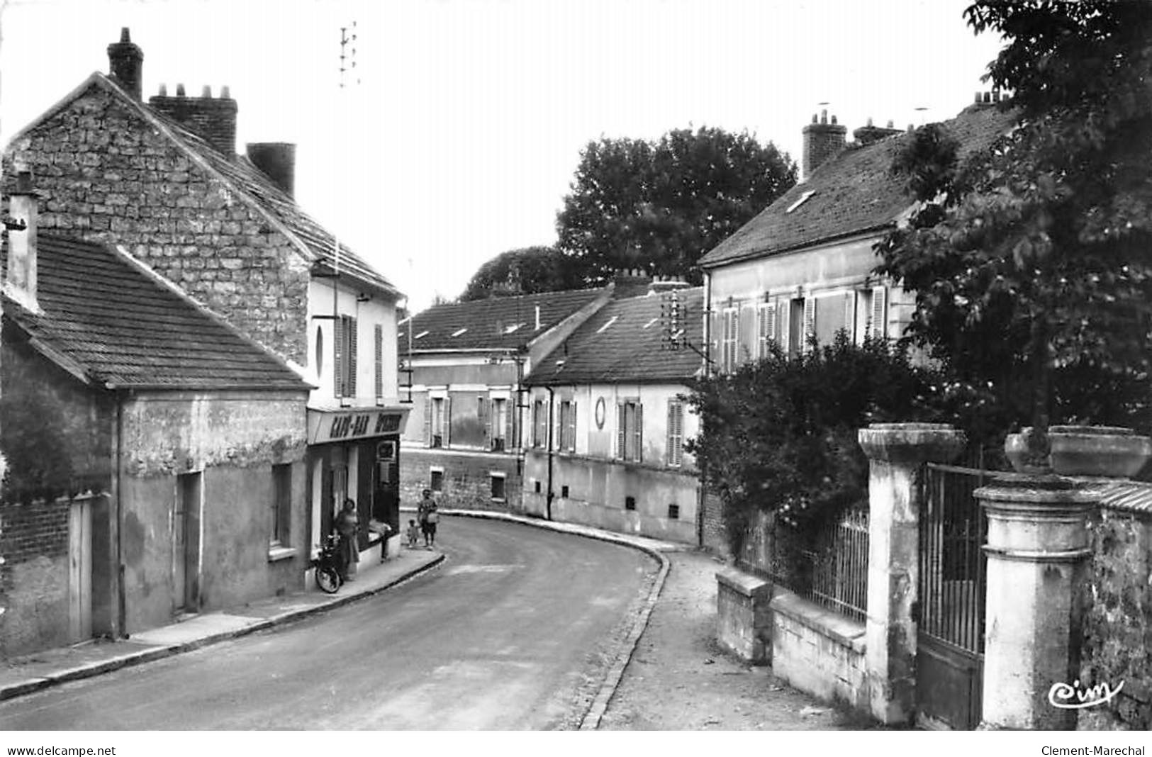 BUTRY - Rue Principale - Très Bon état - Butry