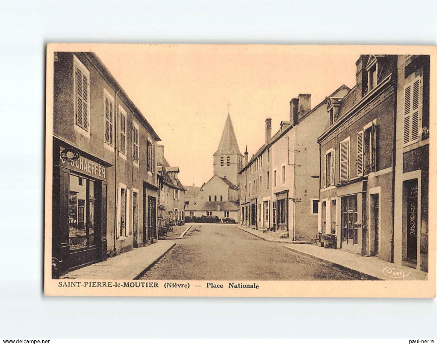 SAINT PIERRE LE MOUTIER : Place Nationale - Très Bon état - Saint Pierre Le Moutier