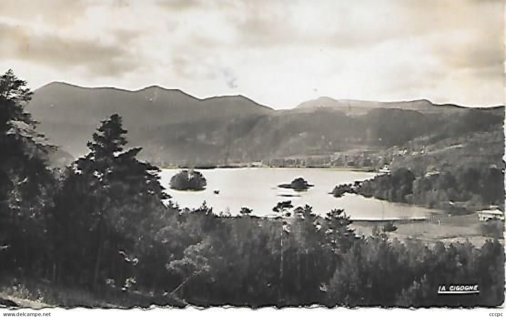 Cachet Moulins Sur CPSM Environs Du Mont Dore (Puy-de-Dôme) Vue Générale Sur Le Lac Chambon - Matasellos Generales