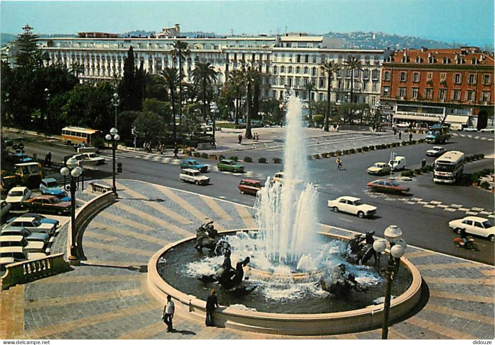 06 - Nice - La Fontaine Et La Place Masséna - Automobiles - Bus - Jets D'eau - CPM - Carte Neuve - Voir Scans Recto-Vers - Places, Squares