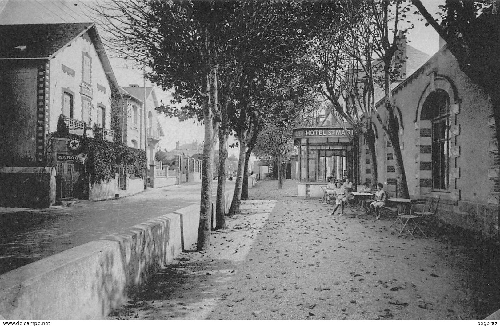 PREFAILLES    TERRASSE DE L HOTEL STE MARIE  POMPE A ESSENCE AZUR - Préfailles