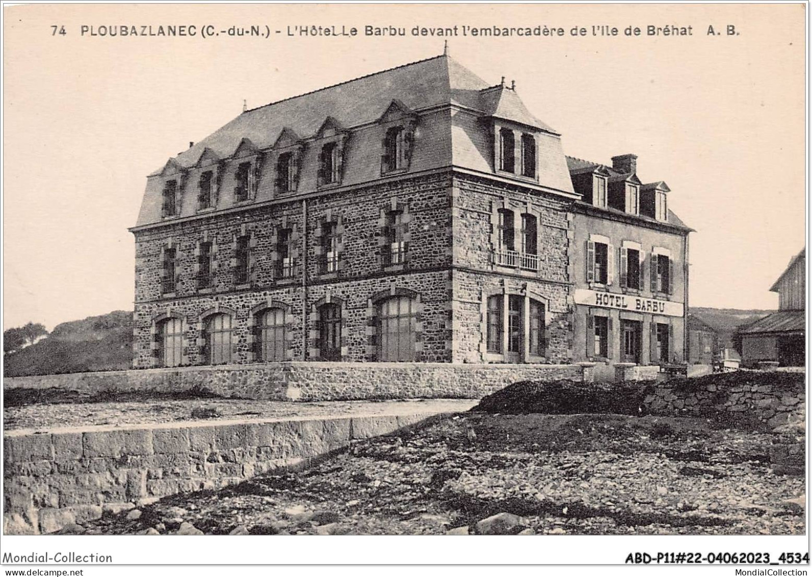 ABDP11-22-1025 - PLOUBAZLANEC - Hotel Le Barbu Devant L'Embarcadere De L'Ile De Brehat - Ploubazlanec