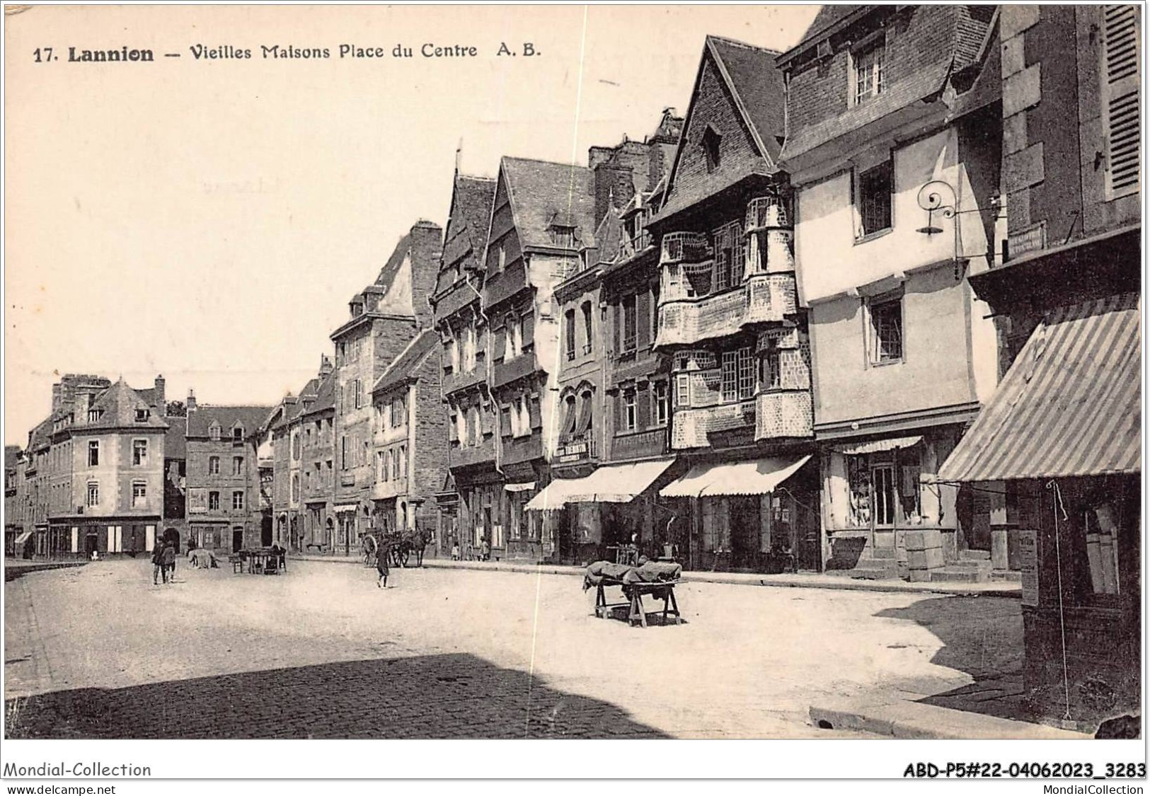 ABDP5-22-0389 - LANNION - Vieille  Maison Place Du Centre - Lannion